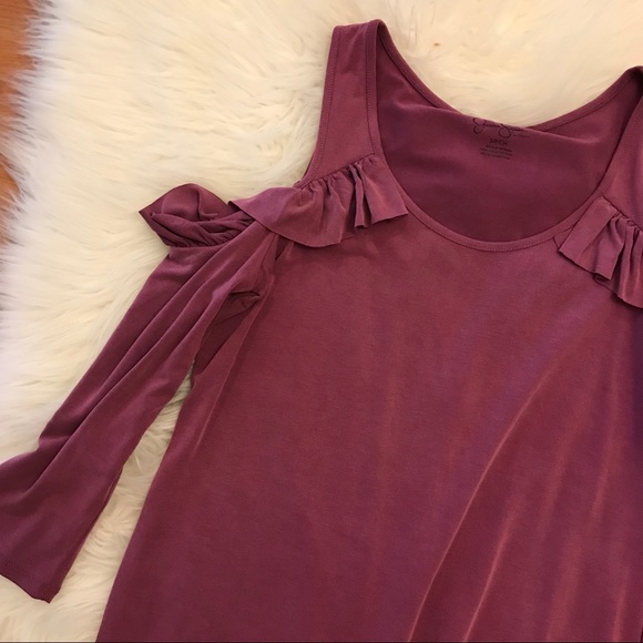 Jessica Simpson Cold Shoulder Maternity Top - Picture 3 of 6